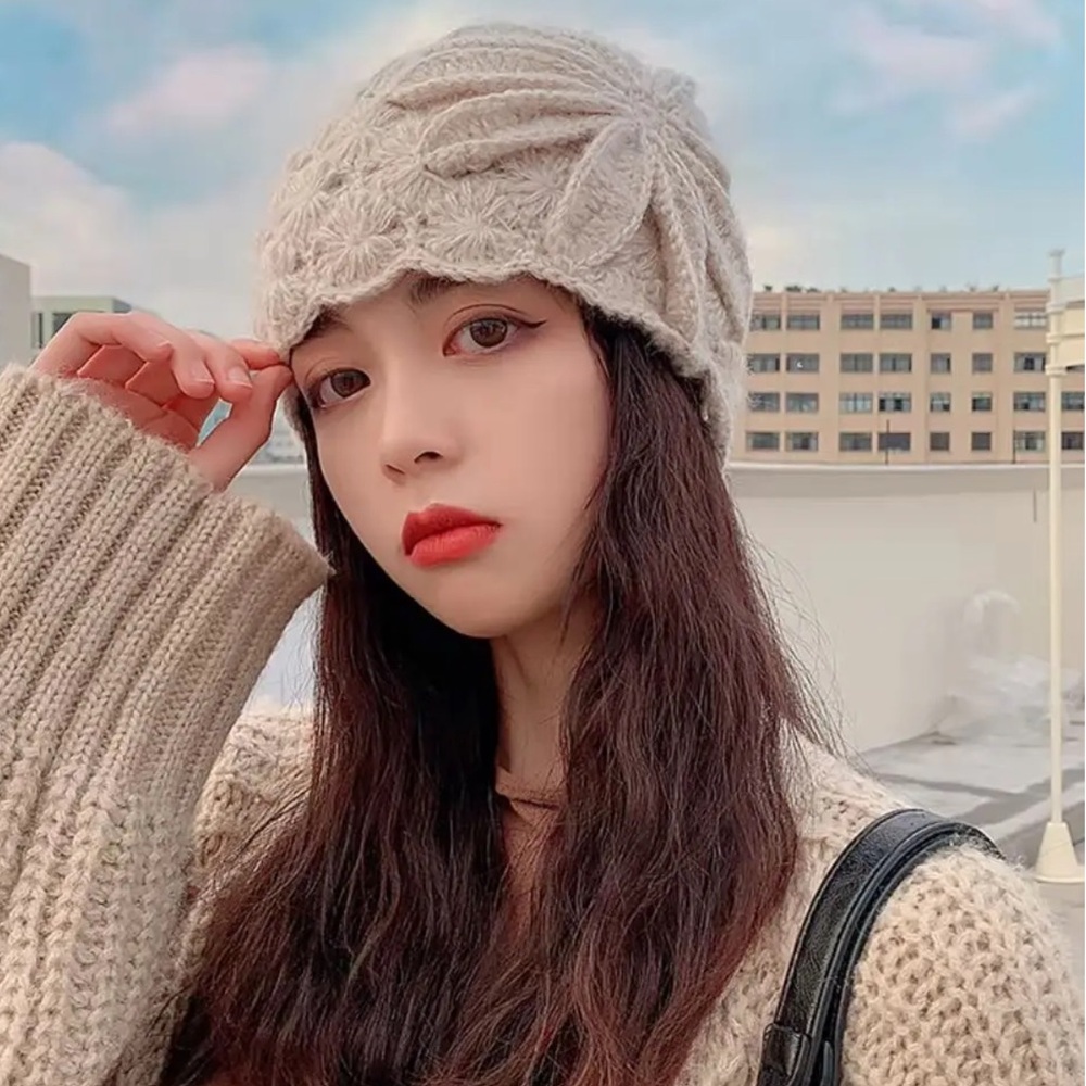 Set of 4 | Flower Croche Knit Beanie - Picture 3 of 12